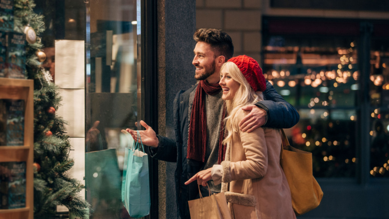 Coppia shopping Natale